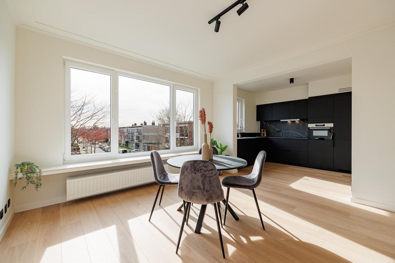 Kwalitatief gerenoveerd appartement met terras! 