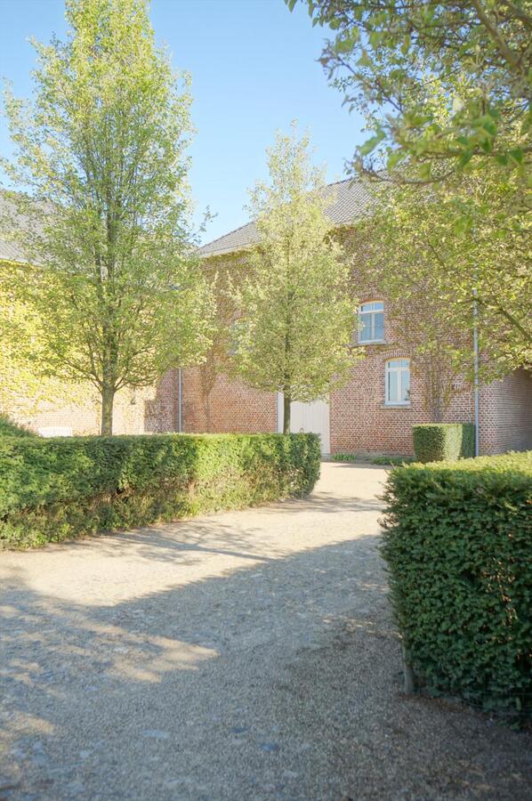 Landgoed met paardenstallen op ca. 7,5 Ha te Maaseik 