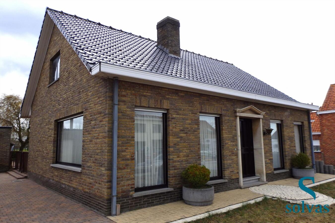 Vrijstaande bungalow met achterliggende weide! 