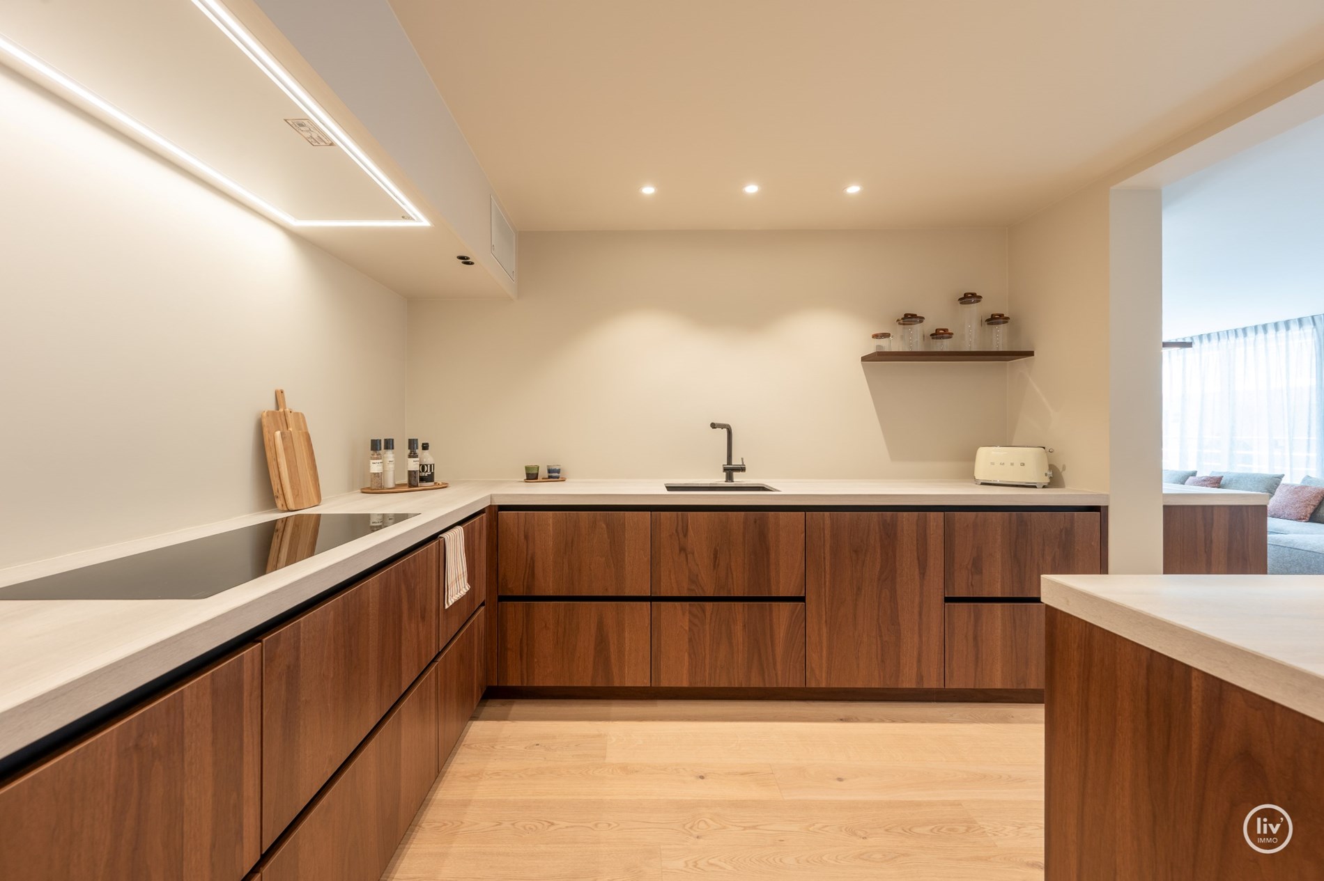 Stijlvol gerenoveerd hoekappartement  (130 m2) met royale gevelbreedte en zuidgerichte terras. 