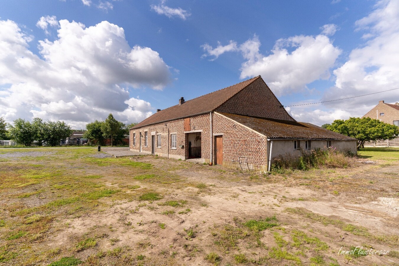 Verder te renoveren langgevelhoeve met veel potentieel op ca. 65 are te Kinrooi 