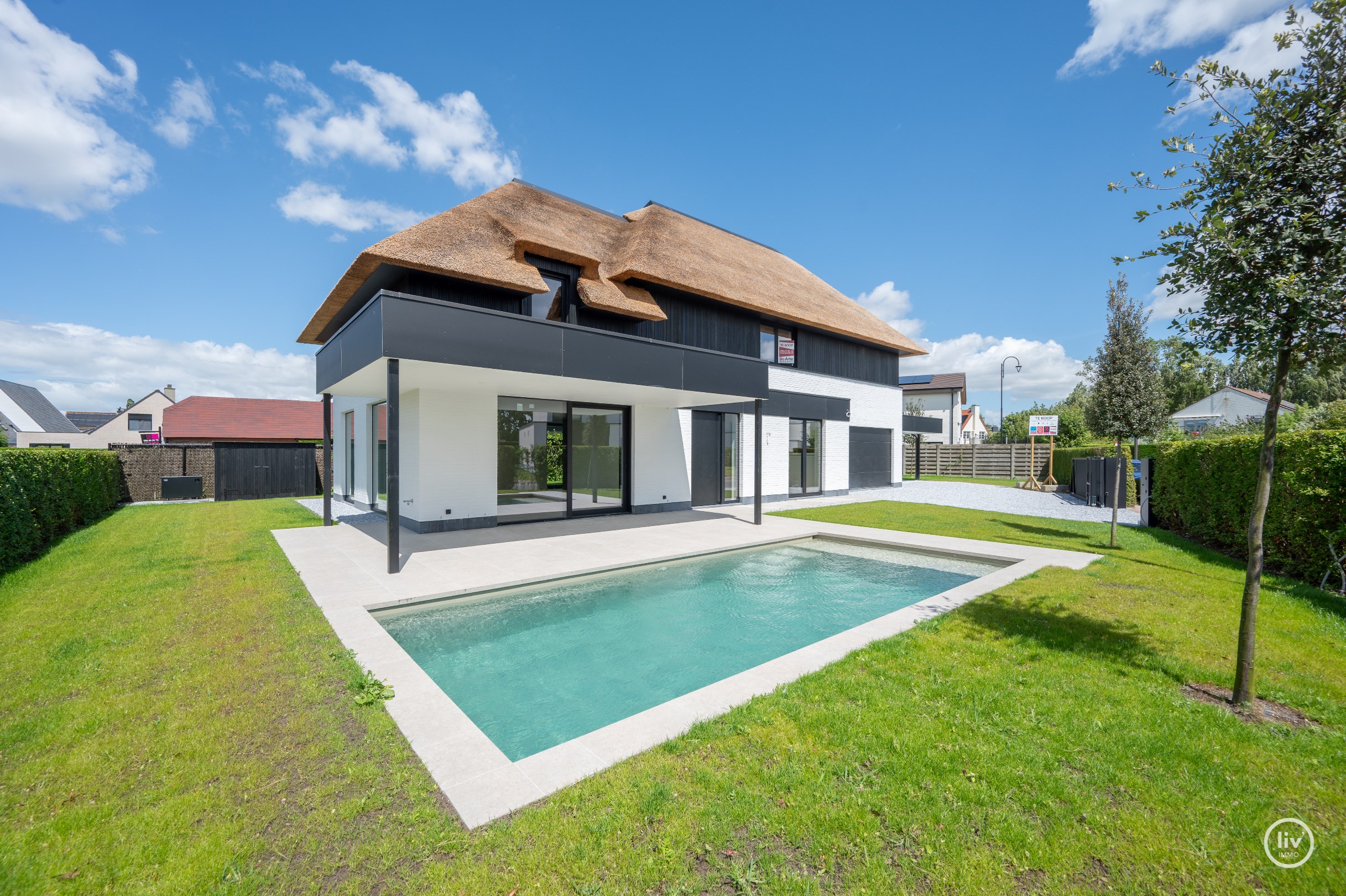 Belle villa individuelle et &#233;conome en &#233;nergie avec piscine et tout le confort moderne, situ&#233;e sur un terrain de 699 m&#178; dans un quartier r&#233;sidentiel de villas &#224; Knokke-Heist. 