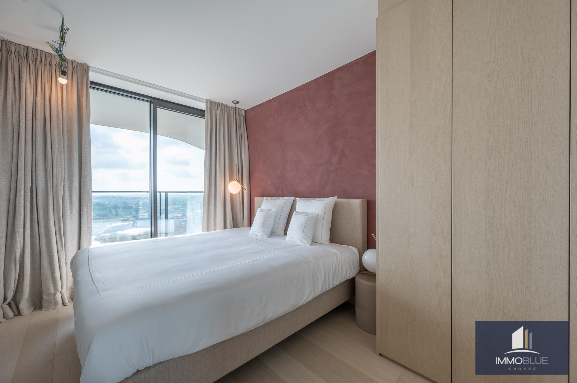 Luxueus appartement met zeer ruim terras gelegen in de exclusieve residentie The Tower. 