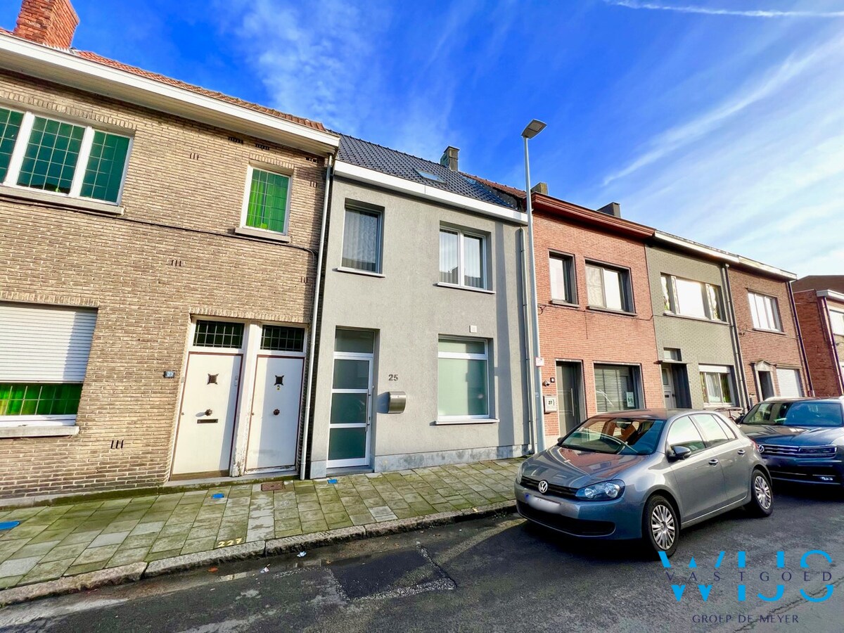 Gerenoveerde gezinswoning met prachtige tuin te Eeklo ! 