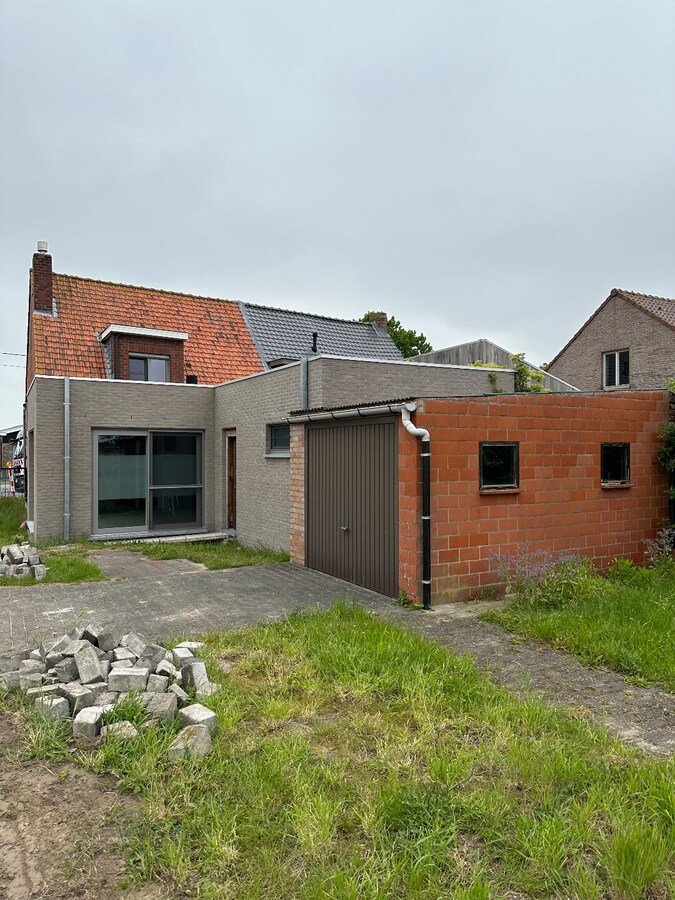 Woning met 2 slaapkamers en garage te Eernegem 