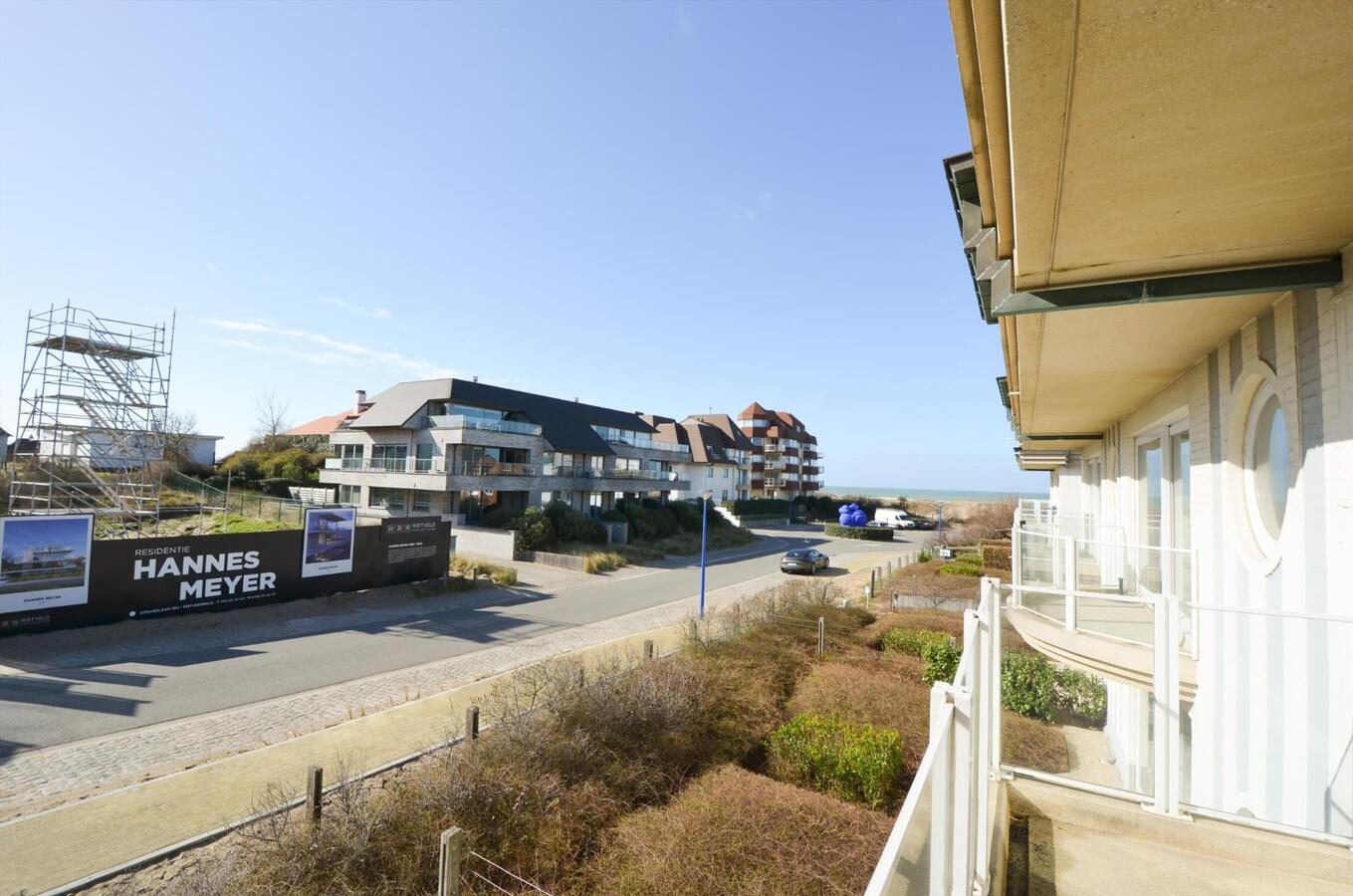 Zonnig en ruim appartement vlak aan zee! 