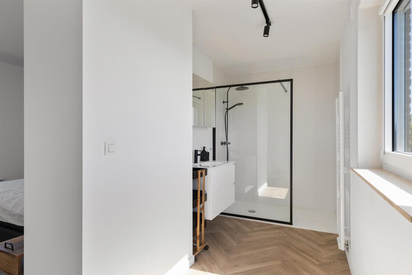 Kwalitatief gerenoveerd appartement met terras van 35m&#178;! 