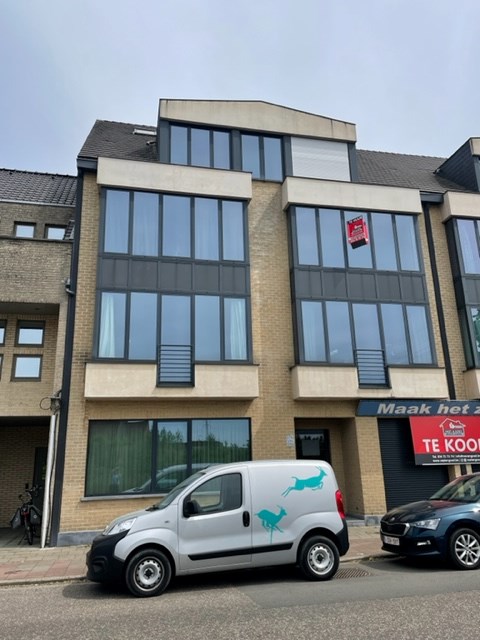 Centraal gelegen appartement met 2 slaapkamers en een garagebox te Geel! 