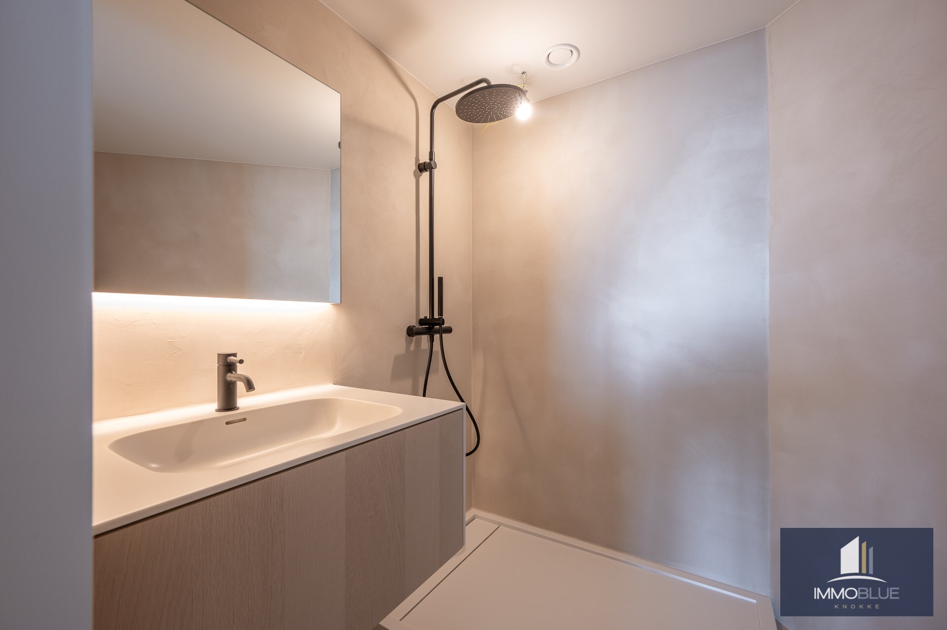 Luxueus appartement met zeer ruim terras gelegen in de exclusieve residentie The Tower. 