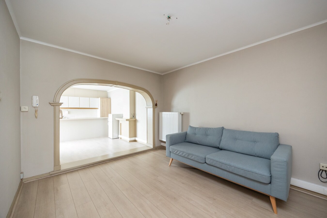 Interessante investeringsopportuniteit in hartje Malle: handelspand + 2 appartementen 