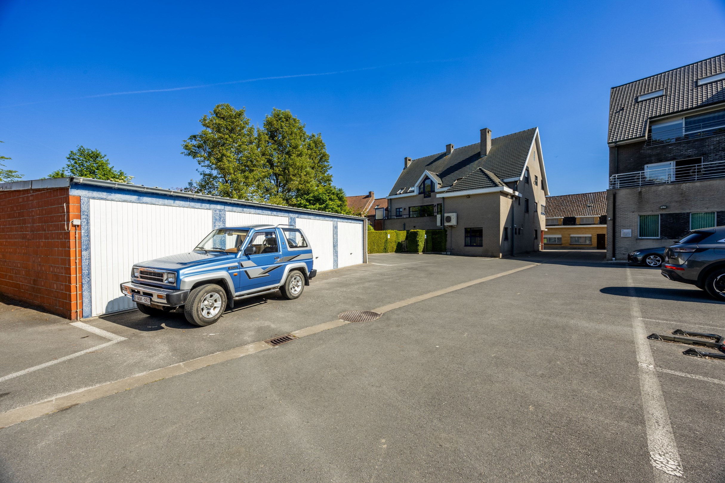 INVESTERINGSEIGENDOM MET 4 APPARTEMENTEN EN 4 GARAGES 