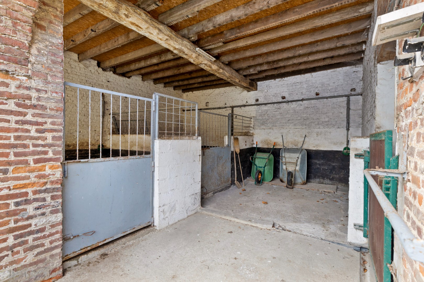 Te koop: Charmante boerderij met paardenstallen van 1ha op toplocatie in Boutersem - bewoonbare opp. 158 m&#178; (uitbreiding mogelijk) 