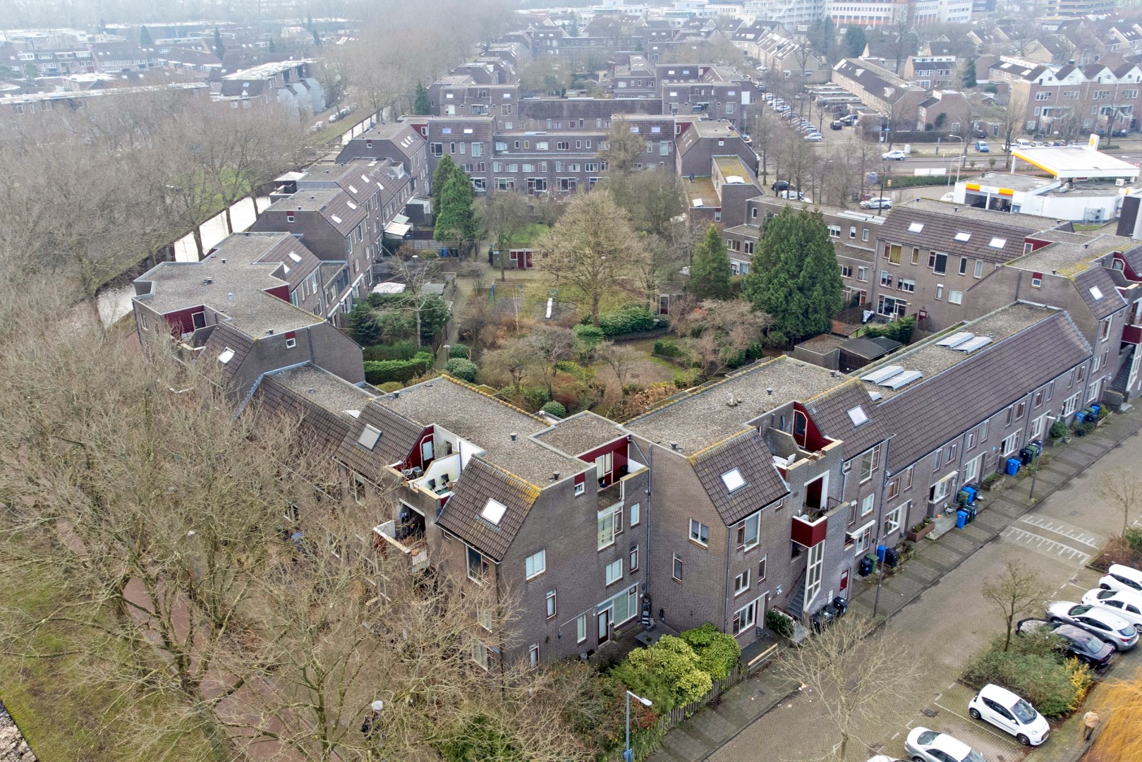 Deze 3 kamer maisonnette van 79 m2 woonplezier is zonder klussen te betrekken. 