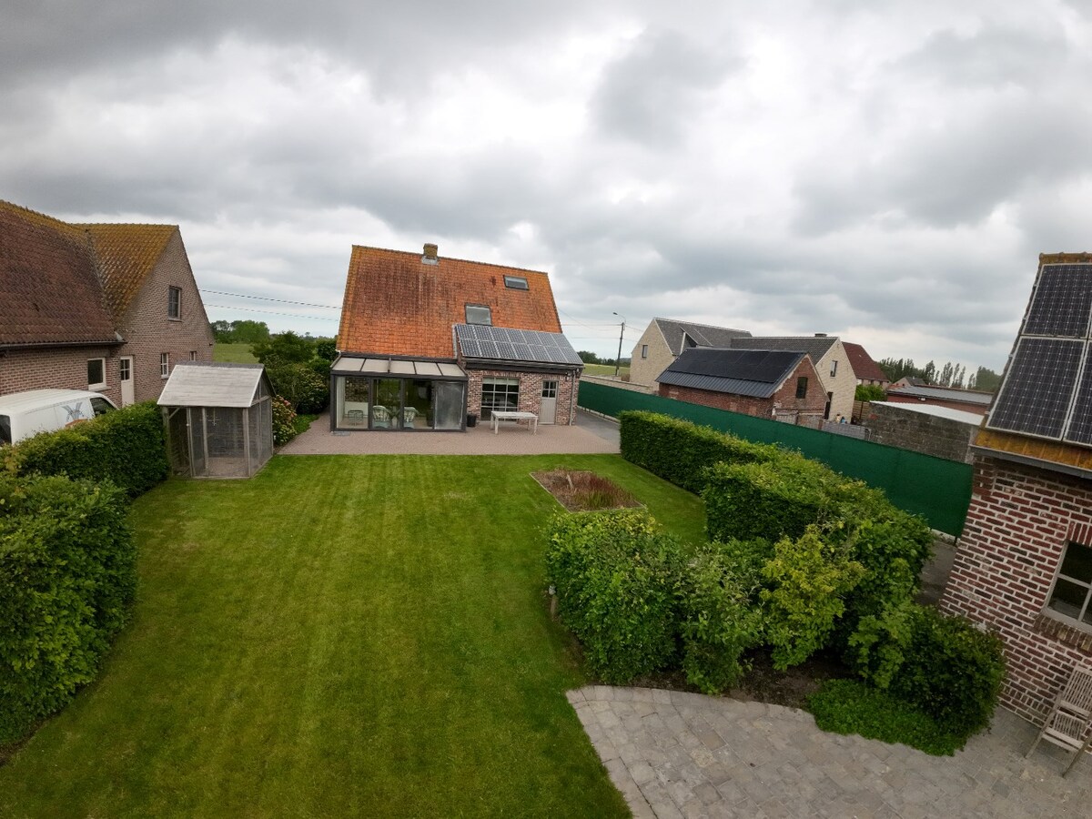 Alleenstaande woning met 4 slaapkamers en garage te Kortemark 