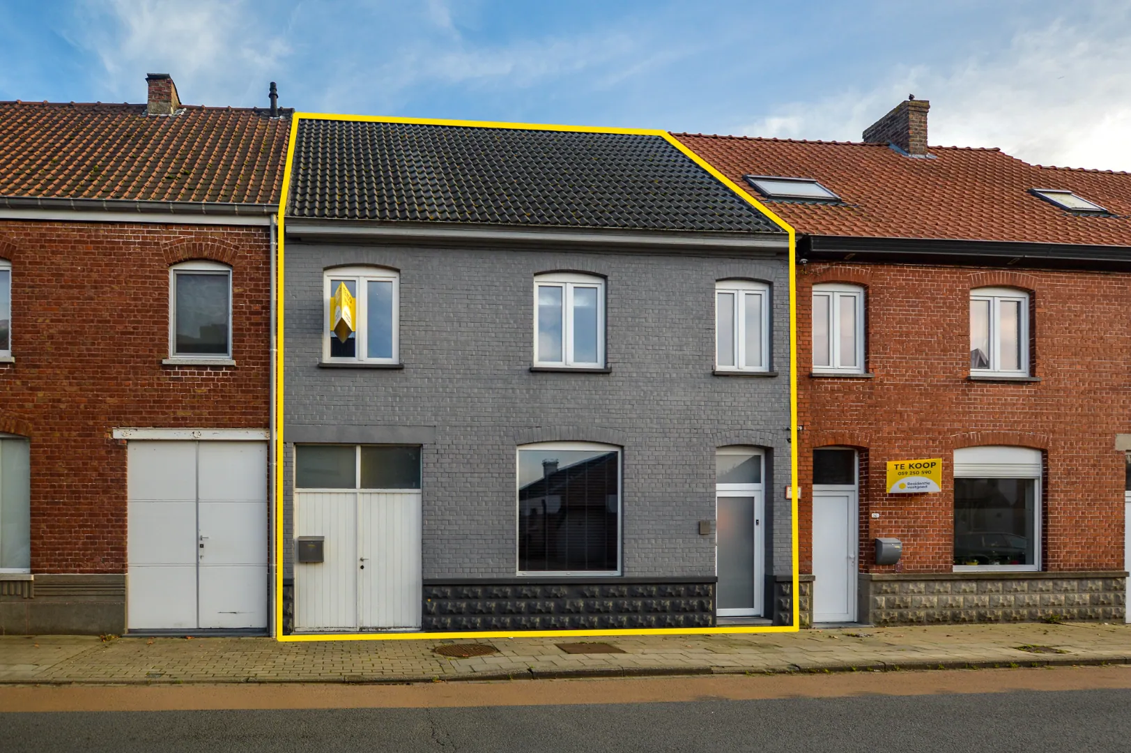 Ruime gezinswoning met 3 slpks en grote zonnige tuin op 519 m² in centrum Eernegem