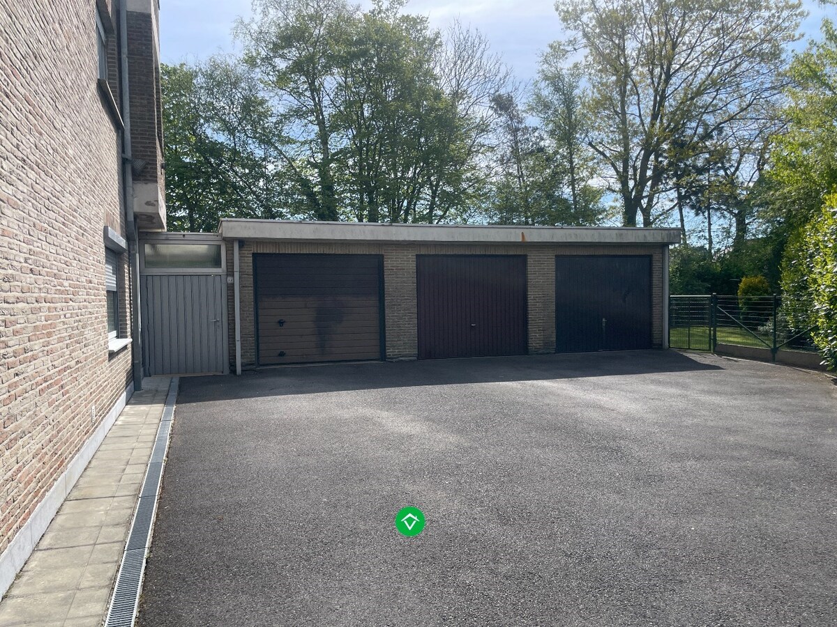 Gelijkvloers appartement met 3 slaapkamers, tuin en garage te Roeselare 