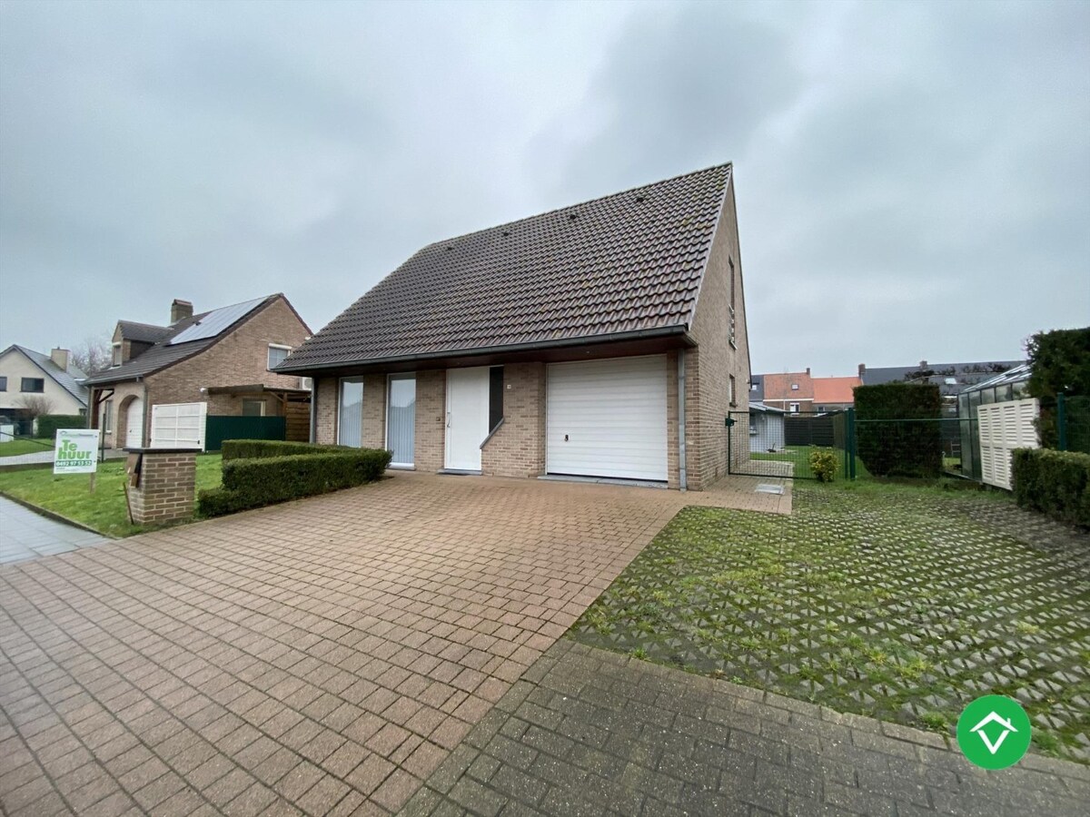Alleenstaande woning met 3 slaapkamers en garage te Eernegem 