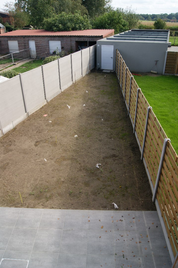 Zicht op tuin, is heden aangelegd!