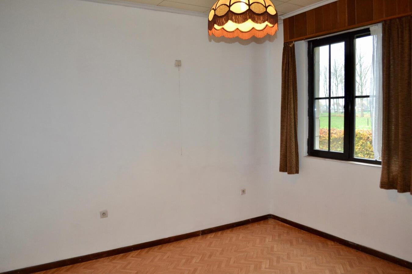 Landelijke woning met bijgebouw op ca. 2.154 m&#178; te Kruibeke (optie ca. 1,25 Ha grond) 