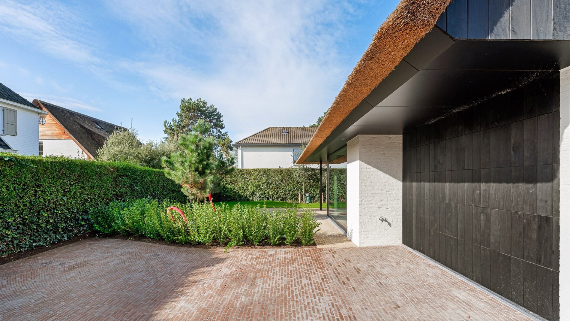 Impressionnante villa neuve au cœur du Zoute, &#224; quelques pas du golf de Knokke. 