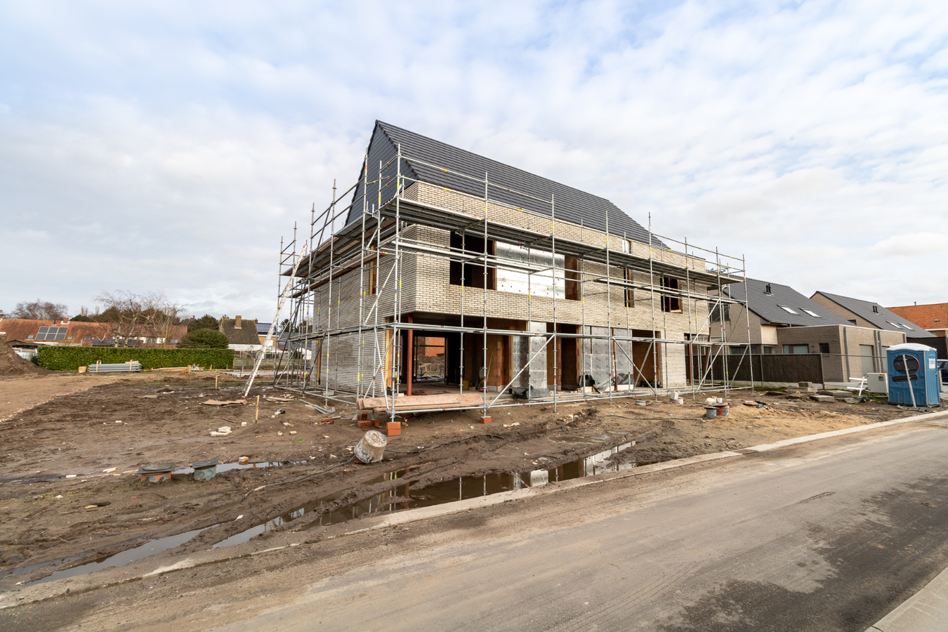 Half-open nieuwbouwwoning met 3 slaapkamers en tuin te Ichtegem 