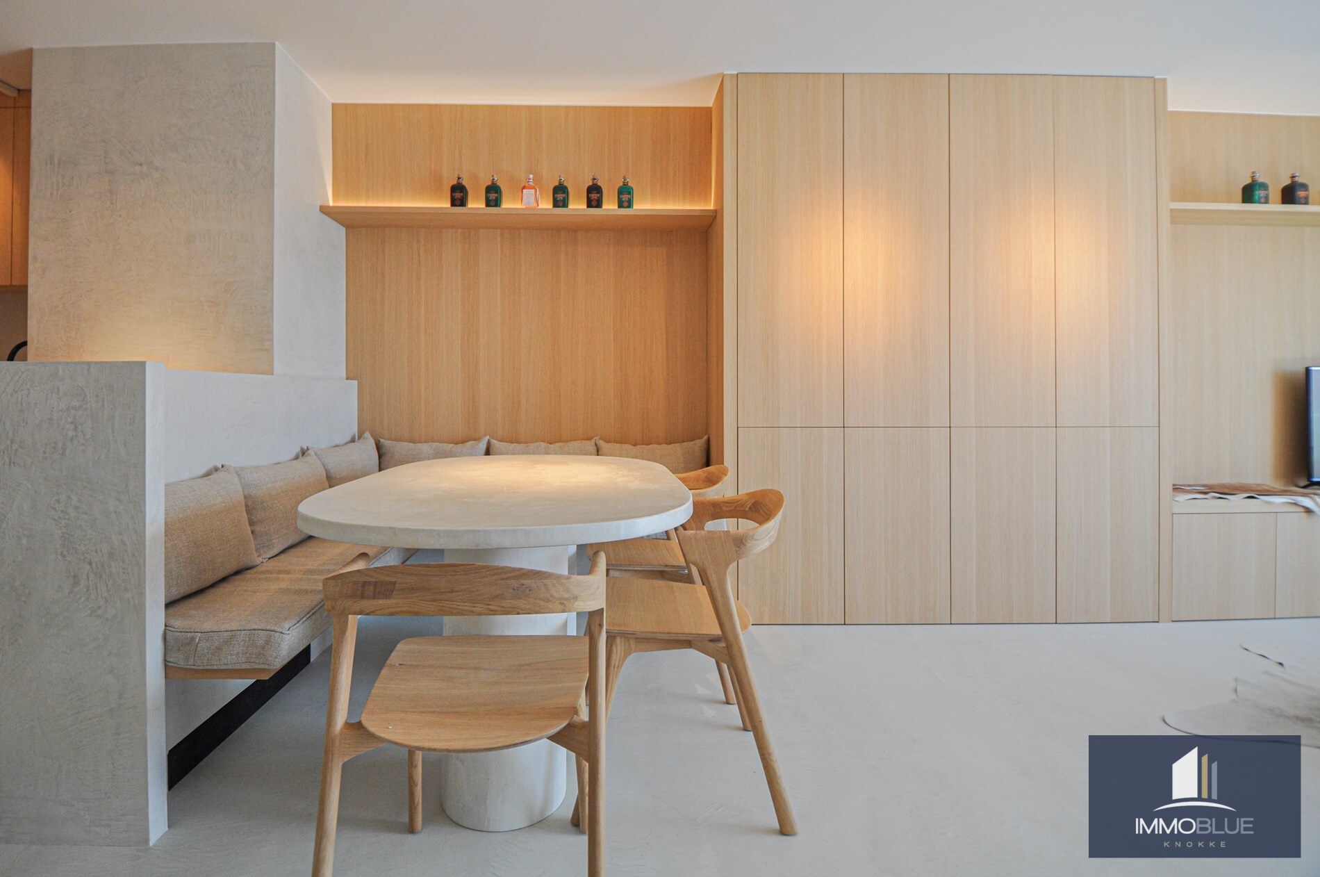 Appartement enti&#232;rement r&#233;nov&#233; avec une grande terrasse ensoleill&#233;e. 