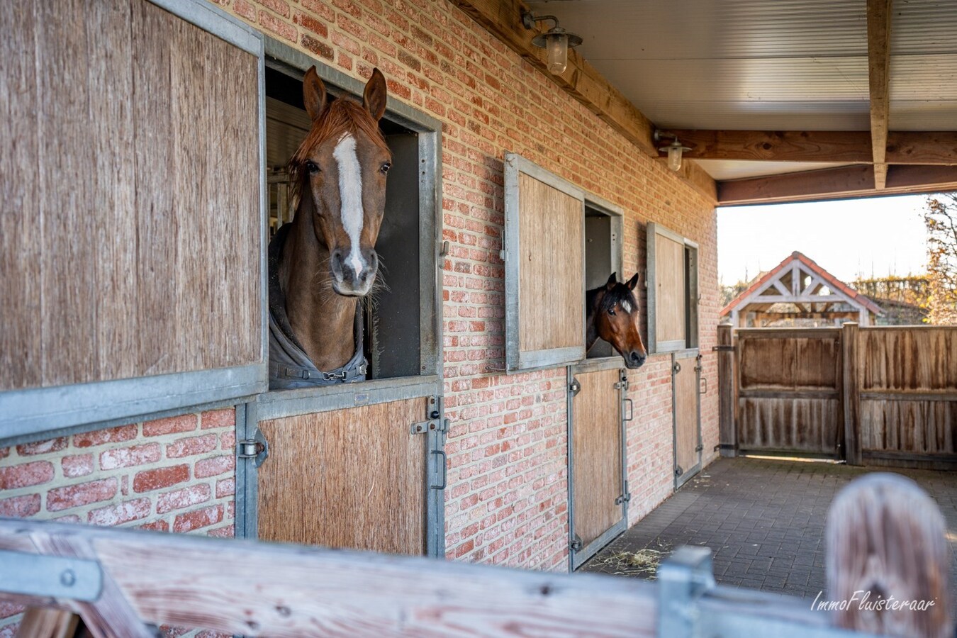 Exclusieve villa met paardenaccommodatie op ca. 1,3 ha te Sint-Katelijne-Waver 
