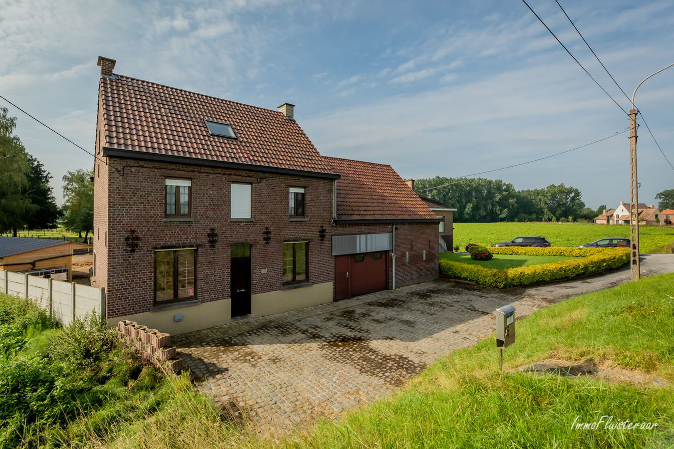 Eigentijdse woning met stallen en grasland op 4.740m&#178;. 