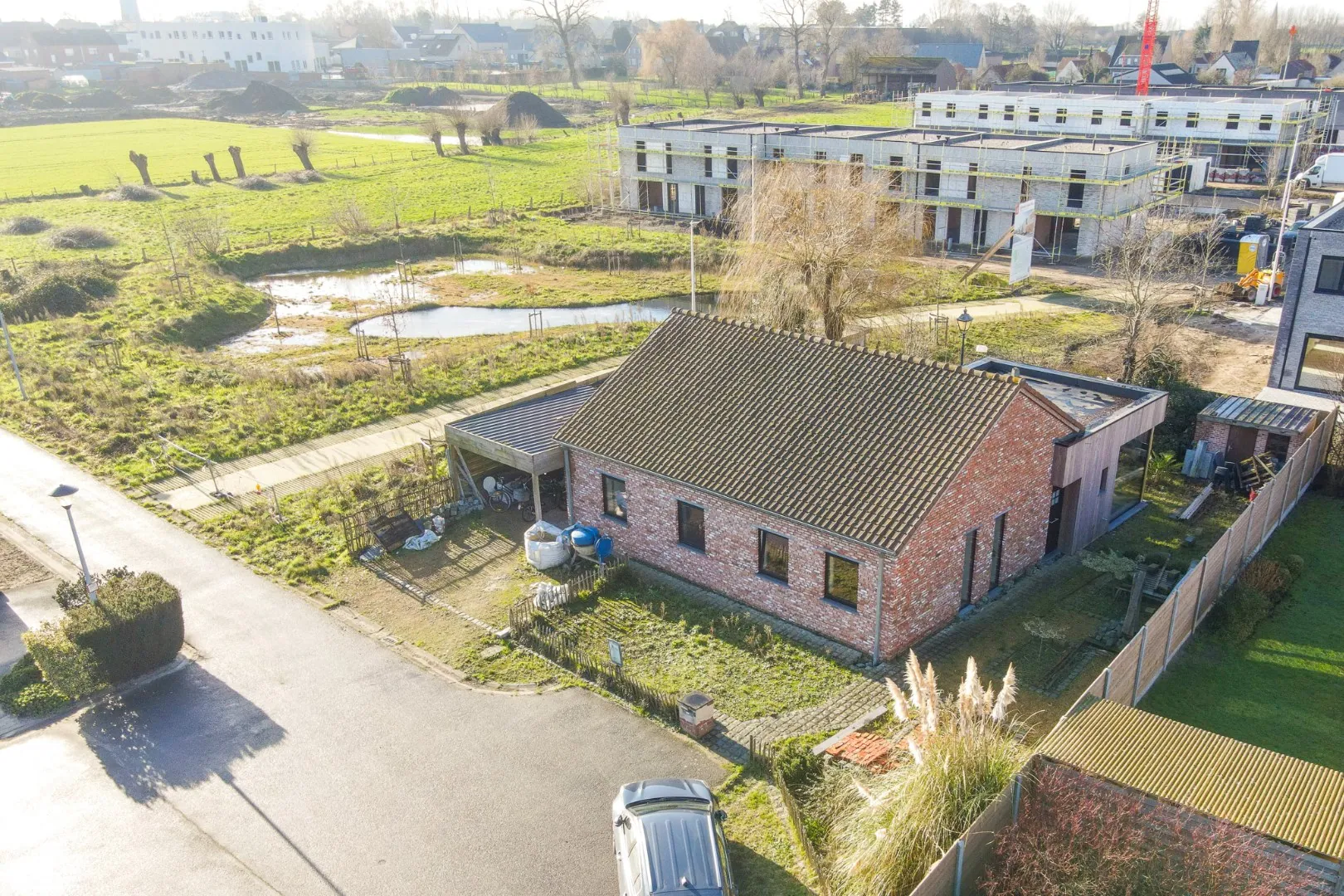 Gerenoveerde alleenstaande woning te Roksem op 504 m² met 2 slaapkamers en carport