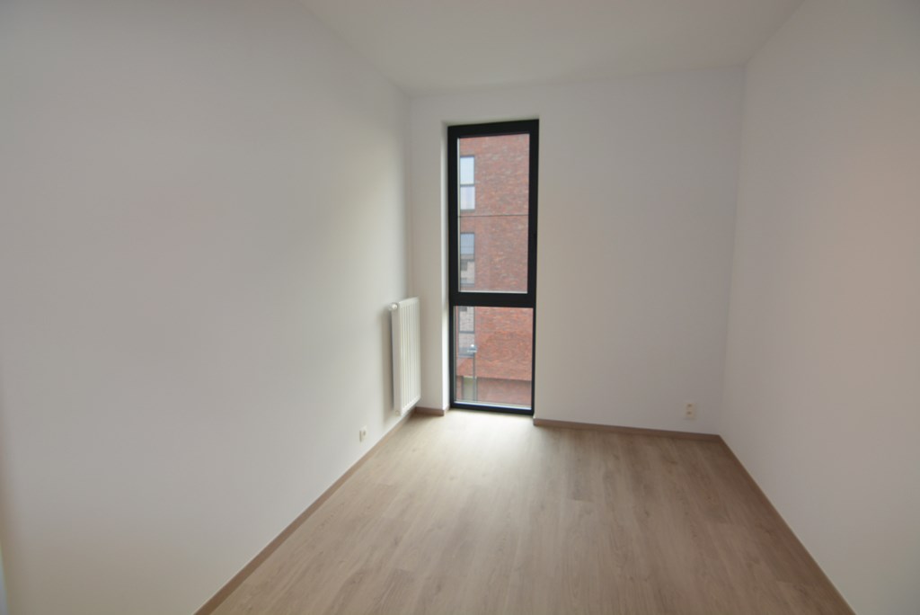 Modern energiezuinig appartement met 2 slpks, terras, autostaanplaats en kelderberging. 
