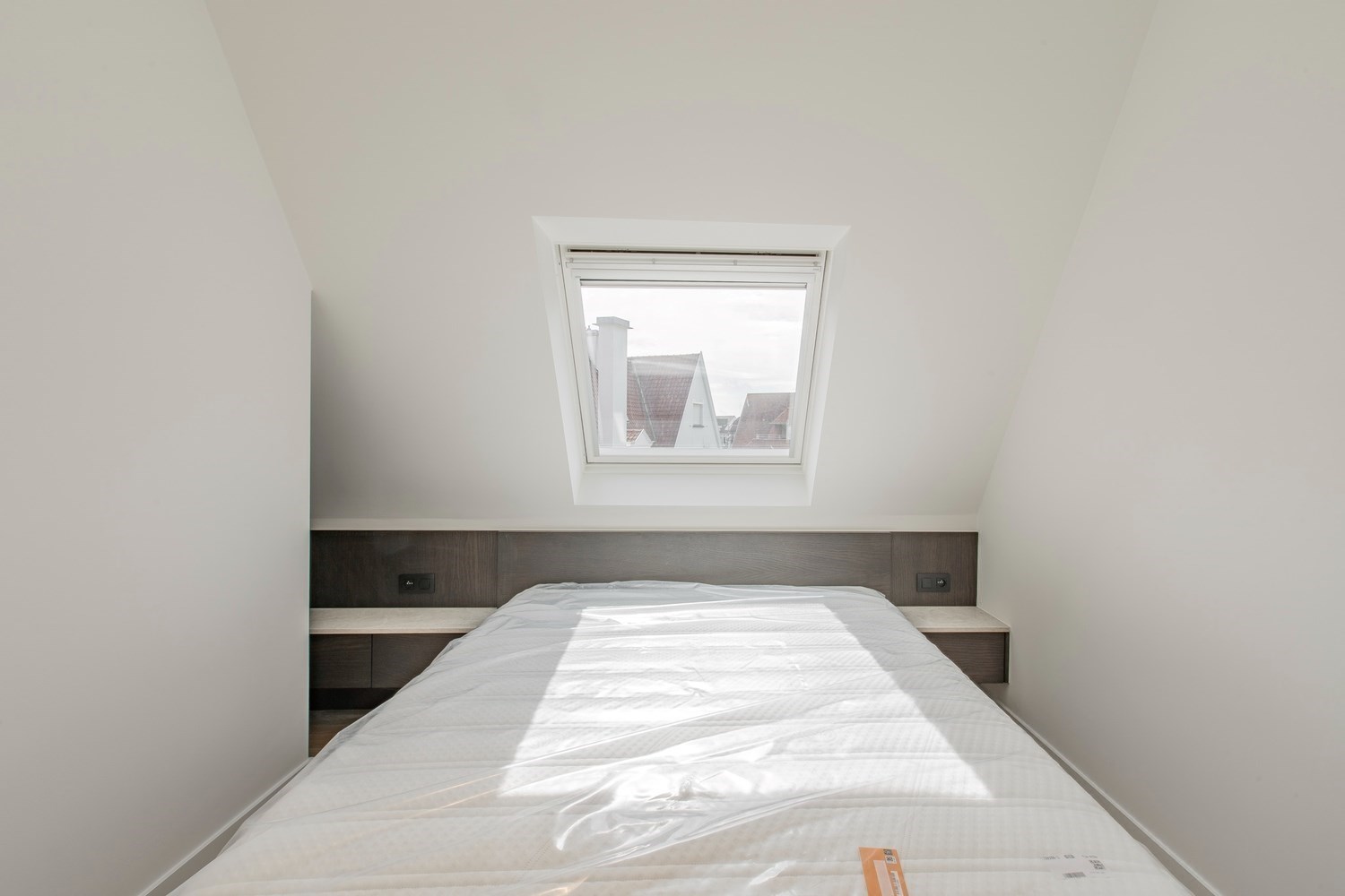 Penthouse lumineux avec agr&#233;ables terrasses ensoleill&#233;es, &#224; seulement 50m &#224; pied de la digue d&#39;Albertstrand. 