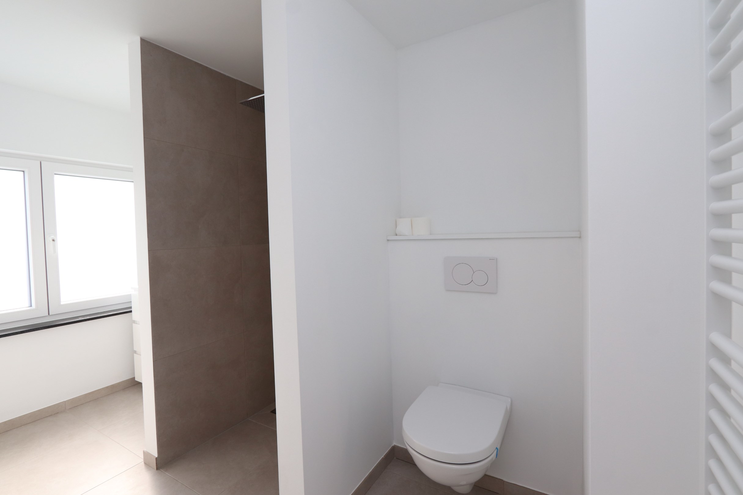 GERENOVEERDE WONING MET 3 SLAAPKAMERS EN TUIN 
