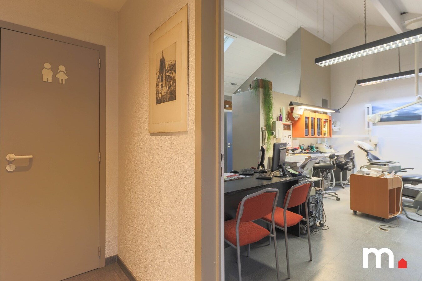 Topper te Heule! Praktijk met wachtzaal op commerci&#235;le ligging! 