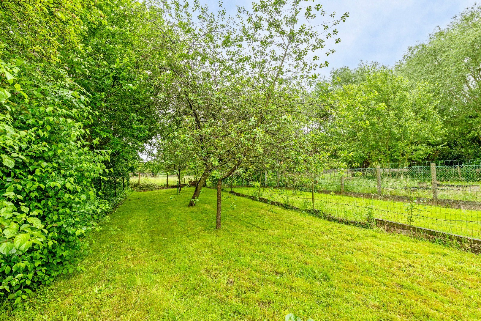 Maison spacieuse avec 3 ch, grenier, garage et jardin &#224; Huizingen 