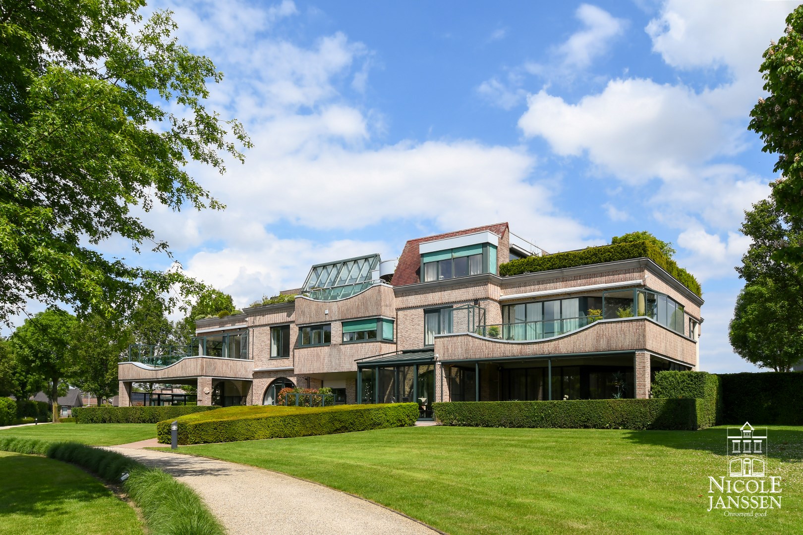 Exclusief wonen in een van de mooiste penthouses in Maaseik