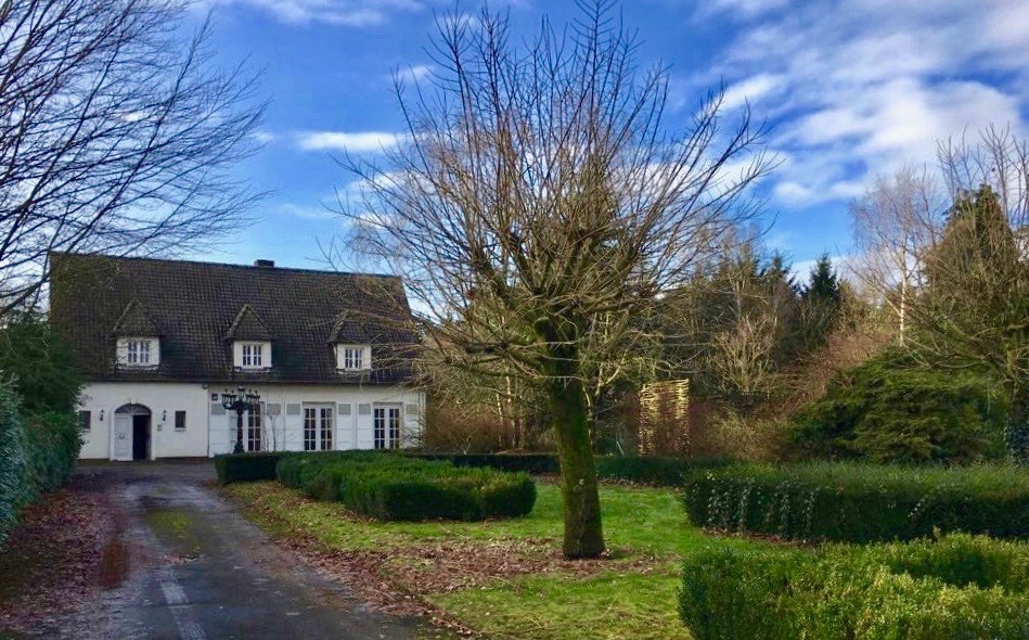 Landhuis met veel mogelijkheden op een domein van 1,4 Ha te Sint-Niklaas 