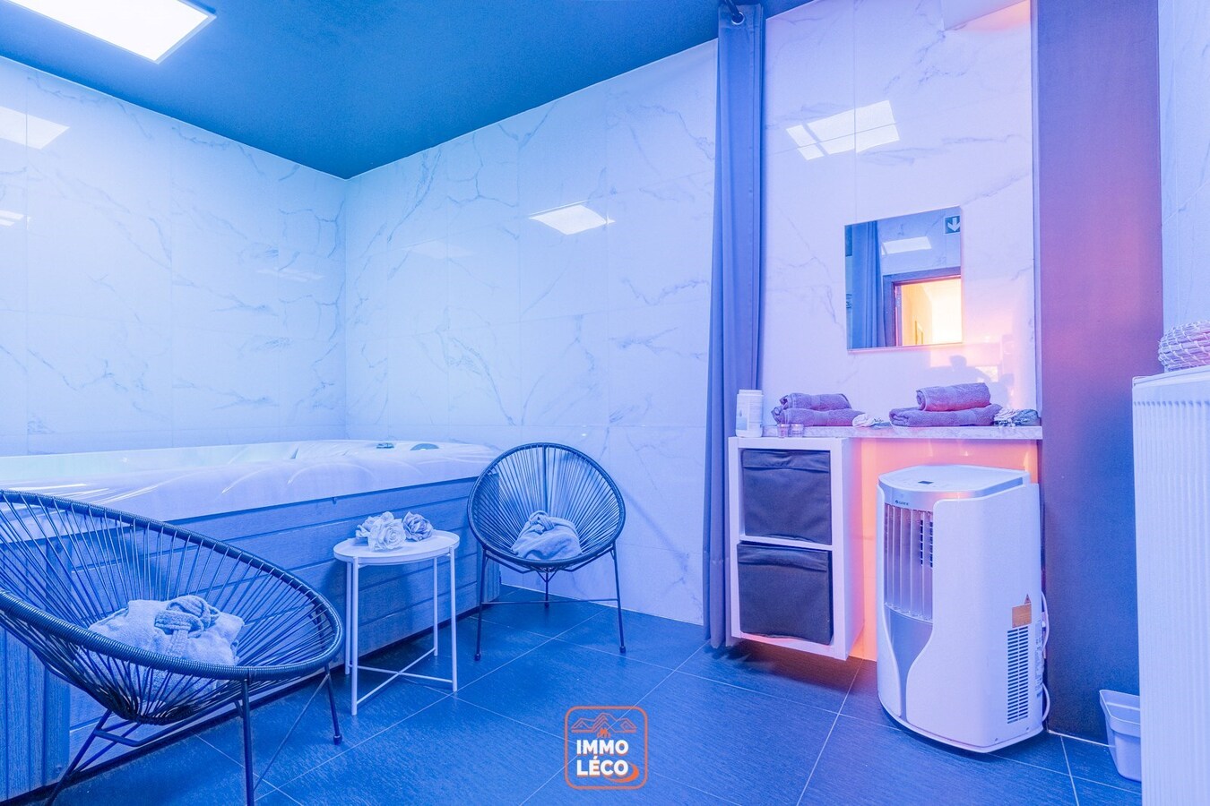 Superbe surface commerciale de +/- 110m&#178; en plein centre-ville, nombreuses possibilit&#233;s ! 