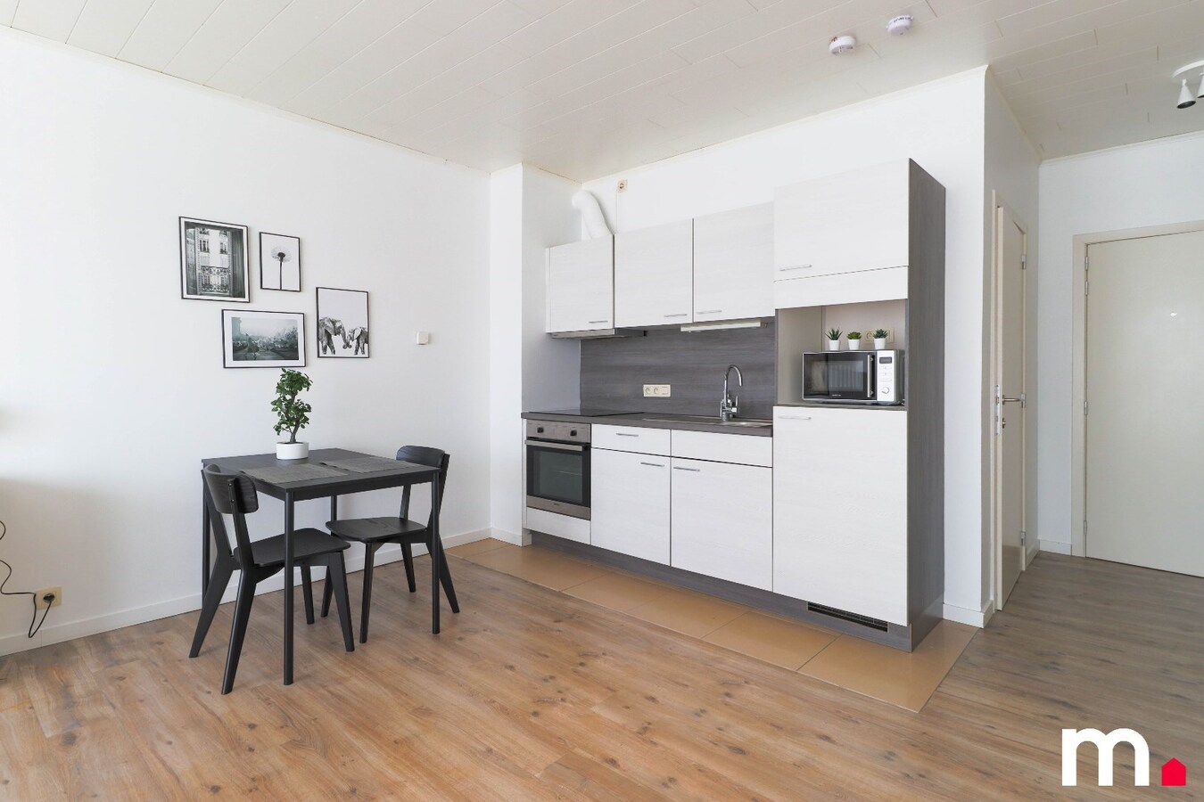 Instapklare bemeubelde Loft studio te huur nabij de Leie in Kortrijk! 