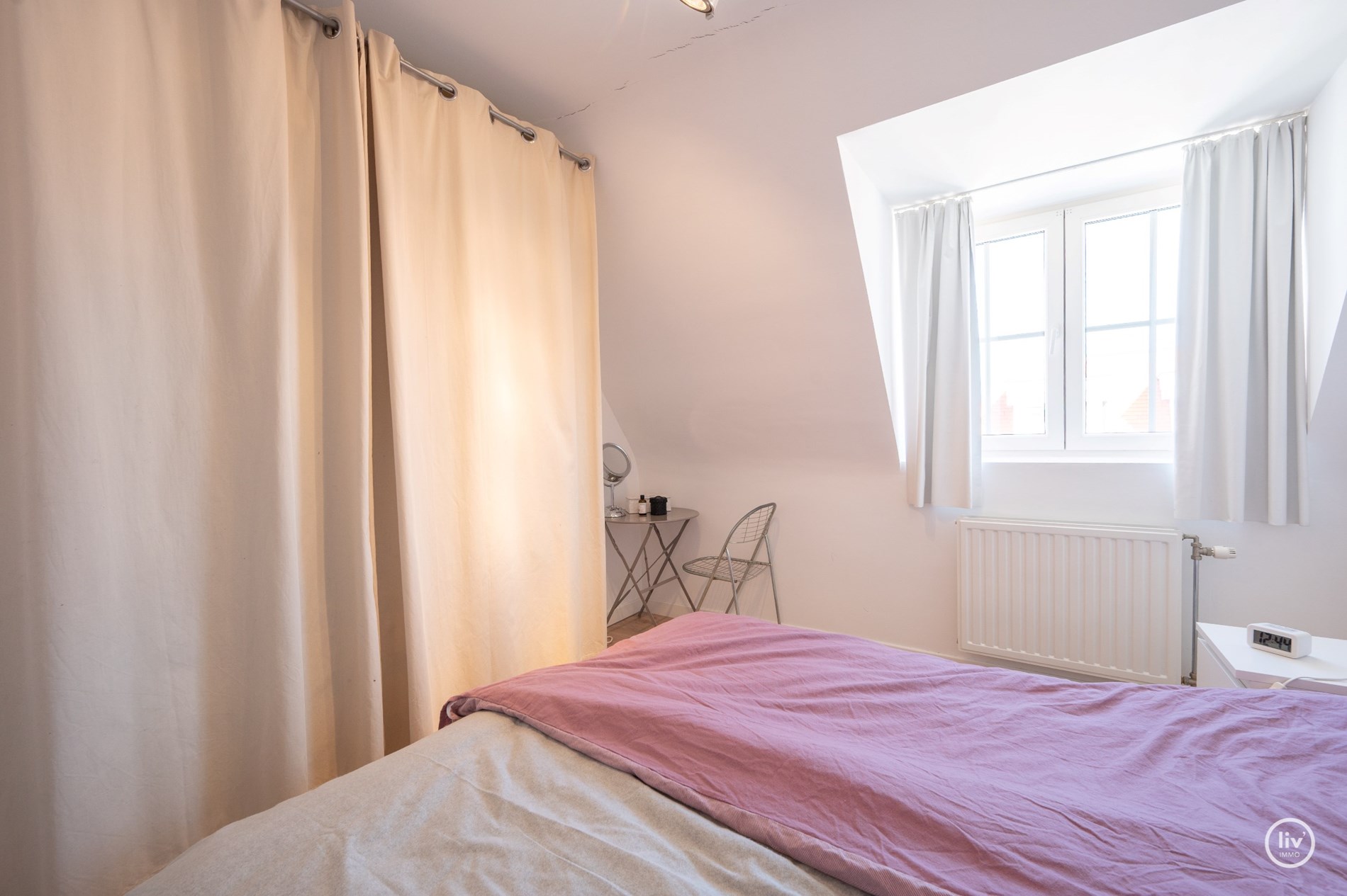 Volledig instapklaar 3-kamer appartement op wandelafstand van de Zeedijk-Duinbergen met mogelijkheid tot aankoop van een inpandige garagebox! 