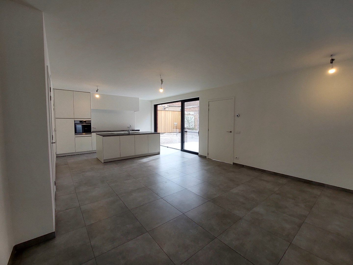Modern gelijkvloers appartement met tuin en twee slaapkamers 