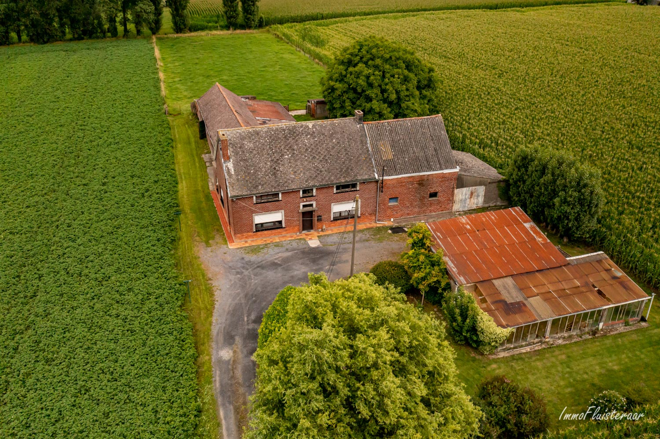 Landelijke woning met stalgebouwen en aanpalende weiden op 5.760m&#178; 