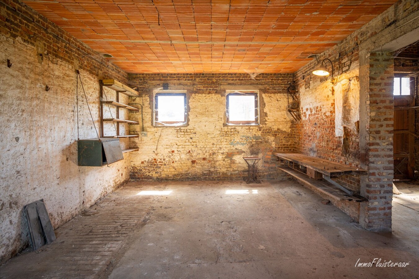 Maison calme et situ&#233;e &#224; la campagne avec d&#233;pendances sur environ 1,28 ha &#224; Bekkevoort (Brabant flamand). 