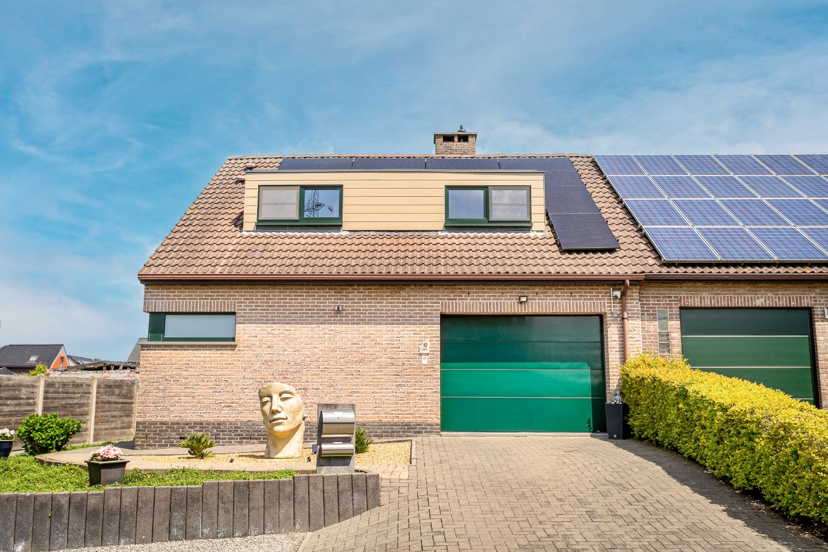 Rustig gelegen, energiezuinige woning op +/- 7a te Buizingen. 