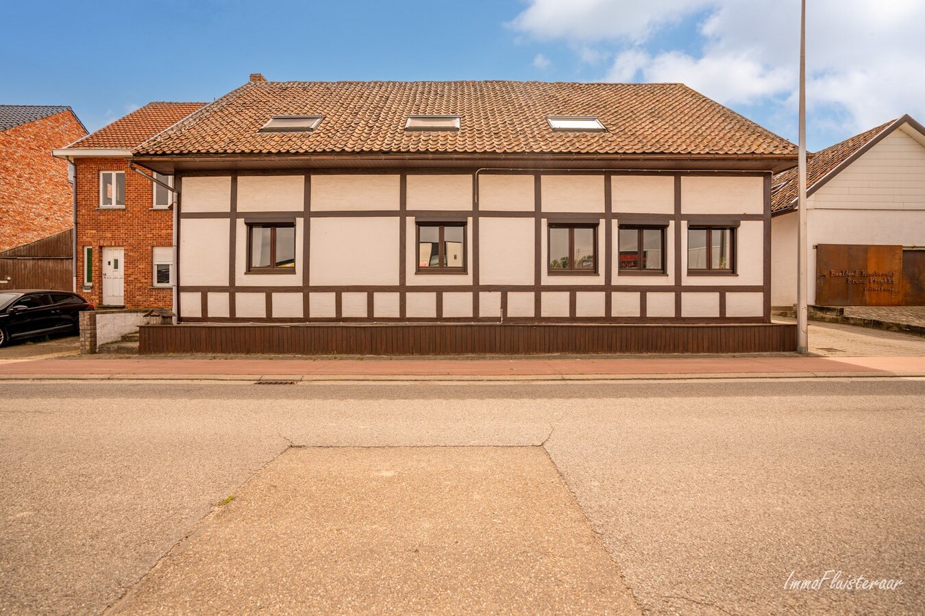 Ruime woning met bijgebouw en een loods op ca. 25 are te Kortessem 