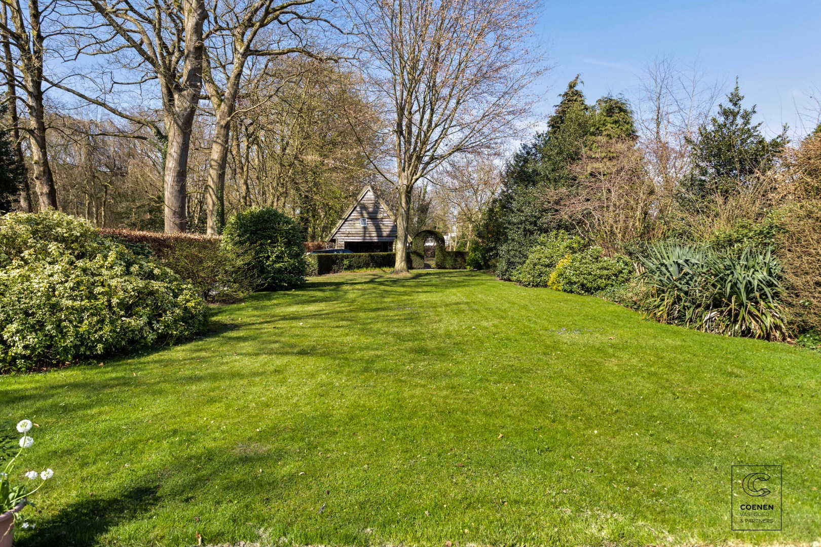 Prachtige woning op een perceel van ca. 2350m&#178; en een centrale locatie te Zandhoven! 