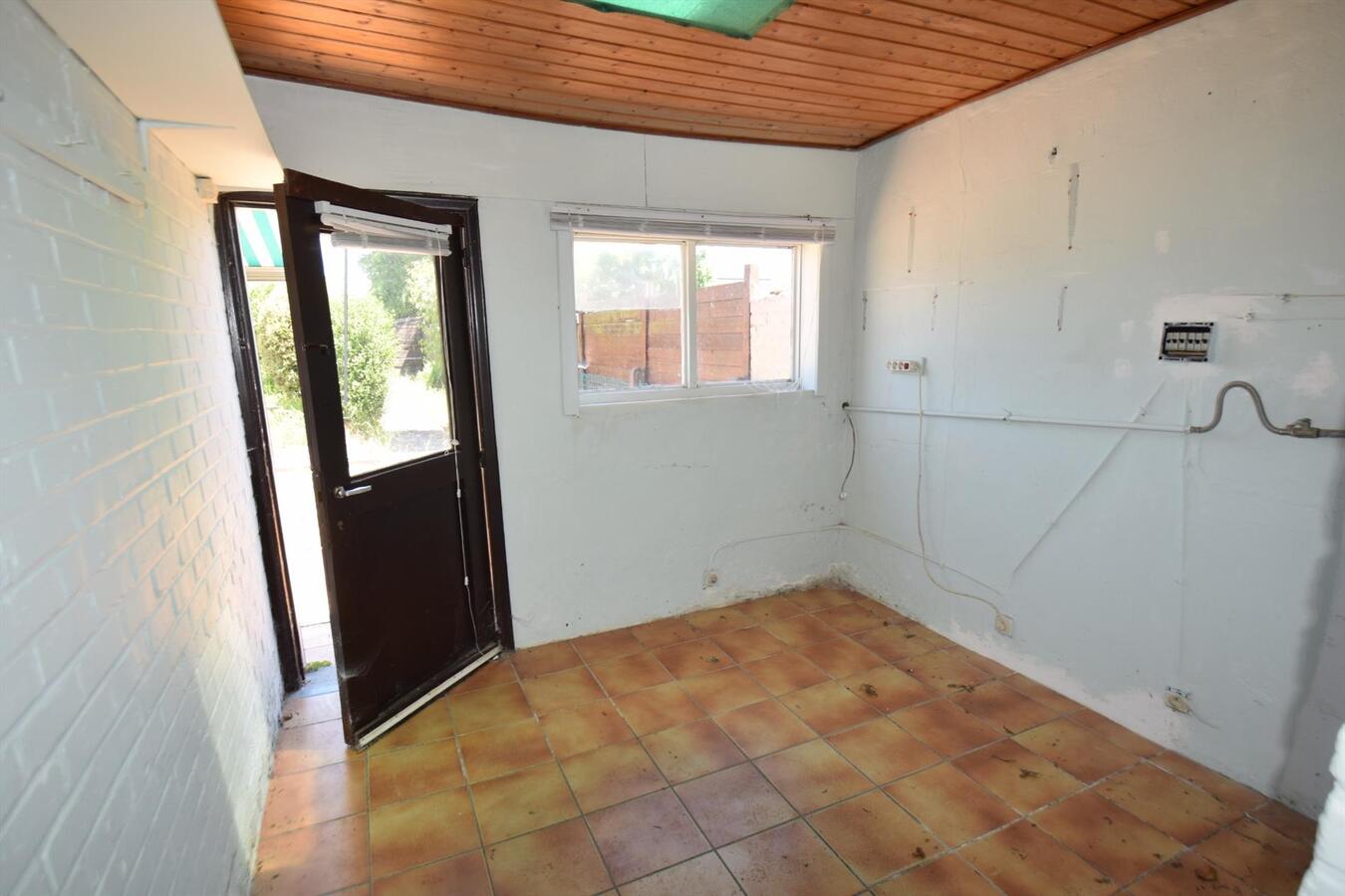 Ruime op te knappen woning met garage + zongerichte tuin, op 538 m&#178; grond 