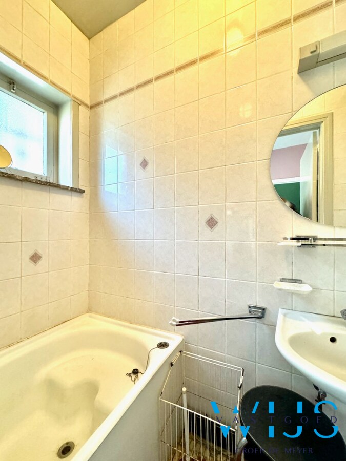 Woonhuis op een perceel van 3.848 m&#178; te Sleidinge ! 
