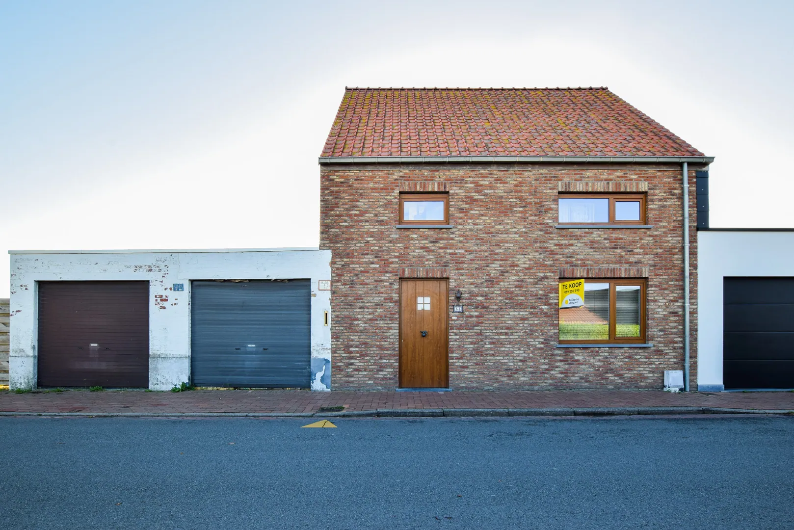 Gerenoveerde halfopen bebouwing met aanpalende garages en prachtig verzicht te Middelkerke