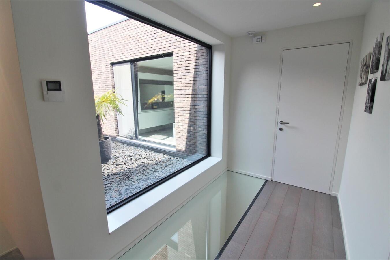 IN OPTIE - Recente woning met stalgebouw, schuilhok en weilanden op ca. 74a te Lubbeek (Vlaams-Brabant) 