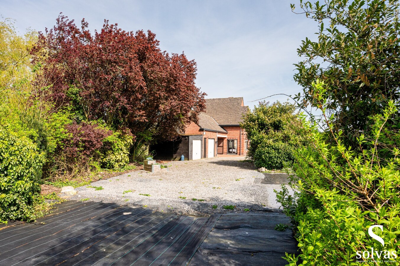 Te renoveren woning met vrij uitzicht! 